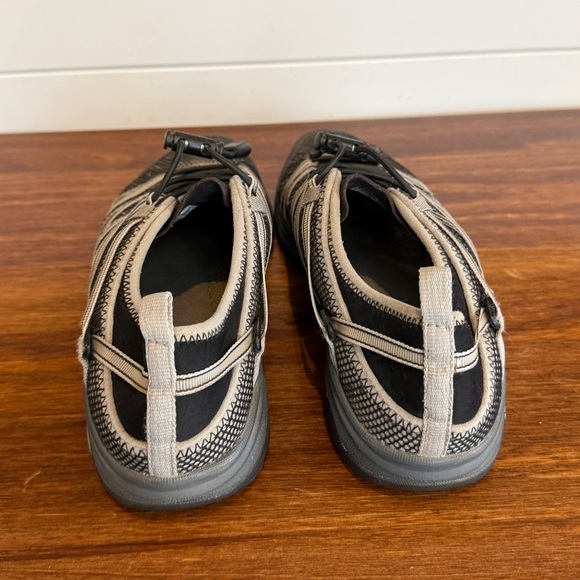 Chaco Size 7 Water Shoes Black Gray Outdoor Hiking River Lightweight Sport - Picture 5 of 9